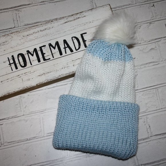 ❄️ Light Blue & White Knit Beanie with Fur Pom – Handmade · NWT · One Size - Picture 1 of 4
